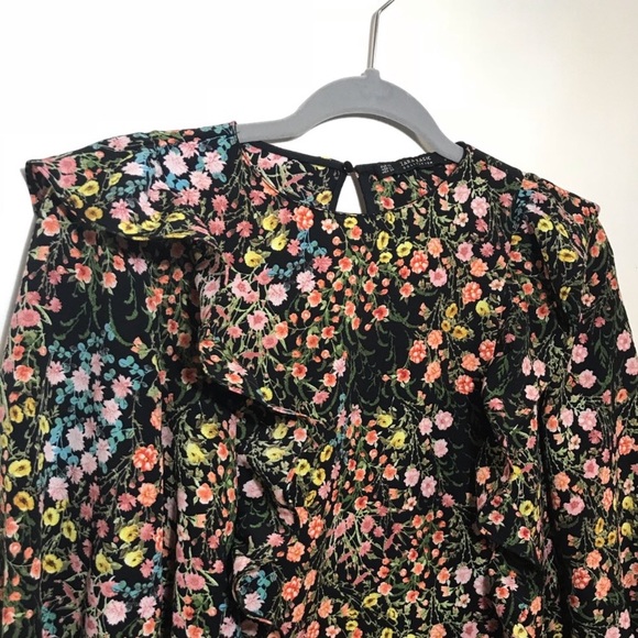 Zara Basic Floral Ruffled Top with Modest Neckline - Picture 5 of 7